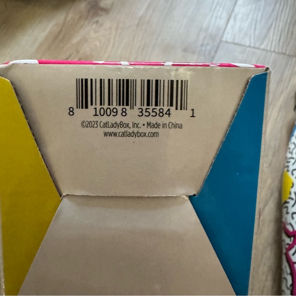 New Cat Lady Box Stainless Steel 16 oz Insulated Water Bottle Neon Cats Kittens - Picture 6 of 7